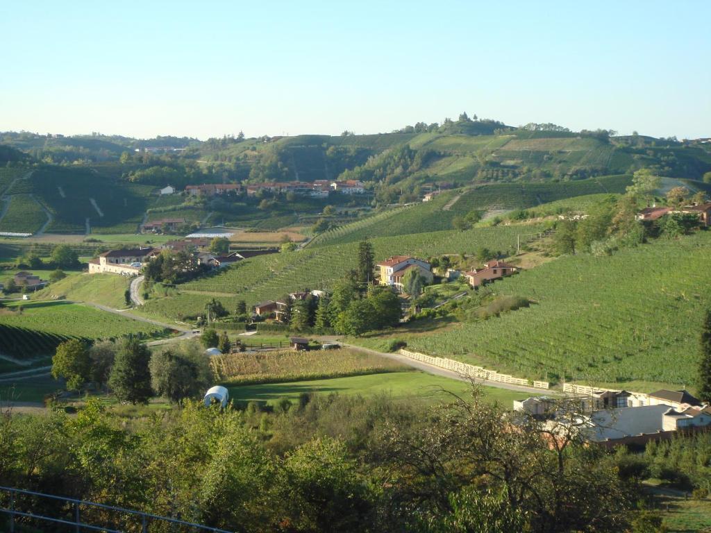 Agriturismo Cascina Vrona Villa Monteu Roero Exterior photo