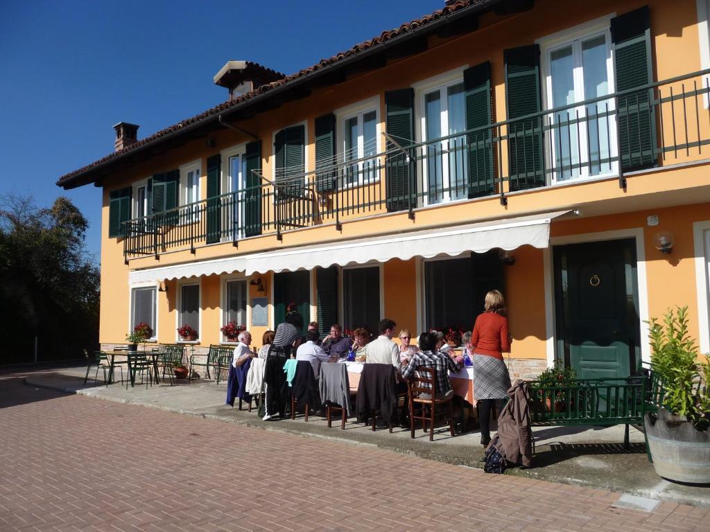 Agriturismo Cascina Vrona Villa Monteu Roero Exterior photo